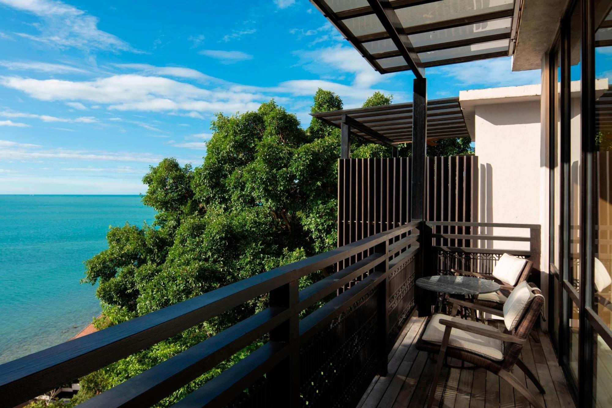 The Ritz-Carlton, Langkawi Hotel Buitenkant foto A balcony at the resort